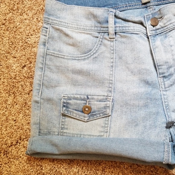 New York & Company Light Blue Shorts - Picture 2 of 8